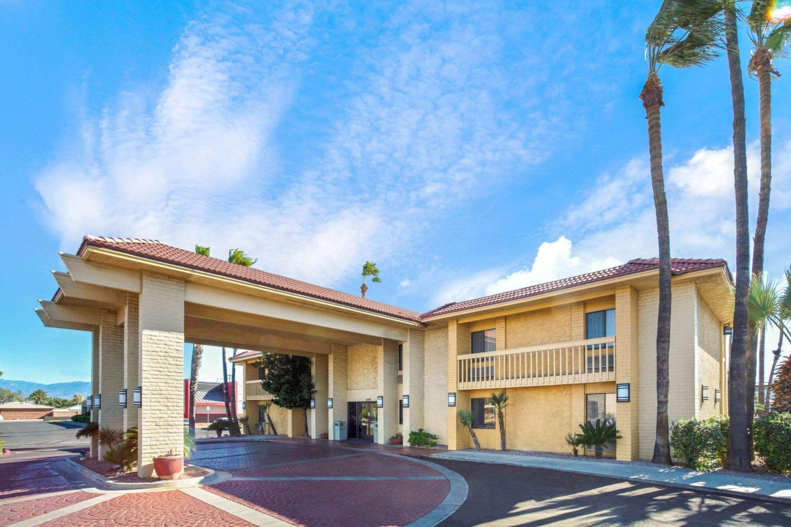 La Quinta Inn & Suites by Wyndham Tucson East