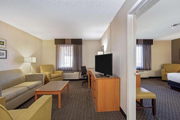 La Quinta Inn & Suites by Wyndham Tucson East image 22