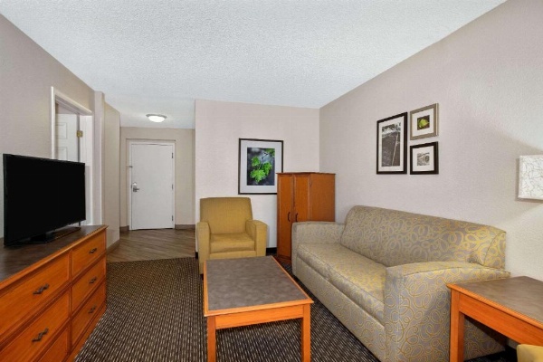La Quinta Inn & Suites by Wyndham Tucson East image 23
