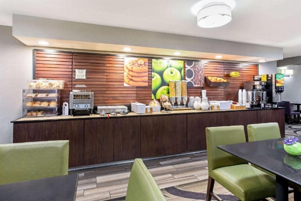 La Quinta Inn & Suites by Wyndham Tucson East image 29