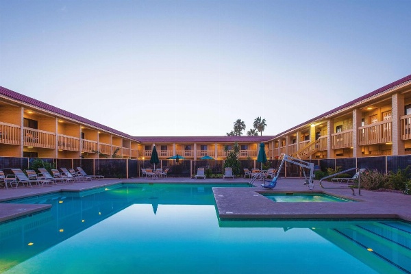 La Quinta Inn & Suites by Wyndham Tucson East image 5